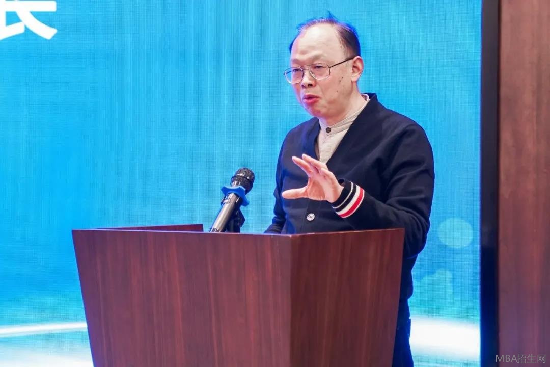 上海市教委高教處處長 上海市學位辦主任 束金龍